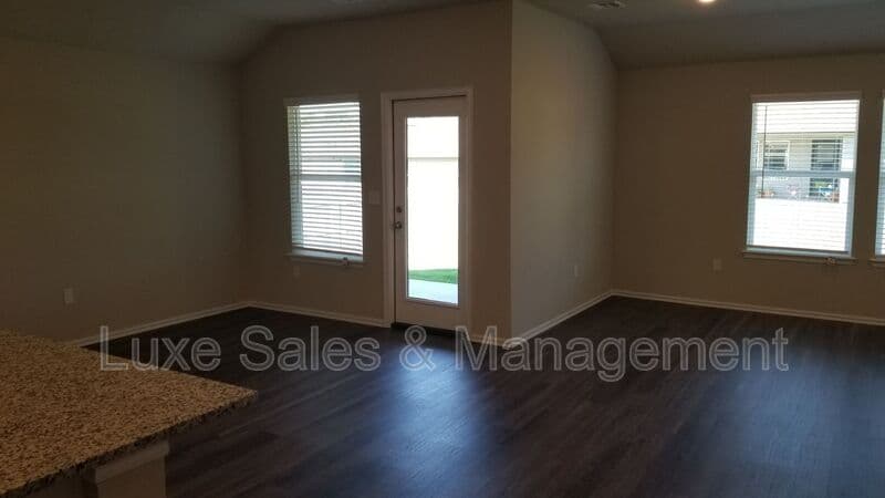 Bartlesville House: 3206 Roman Circle