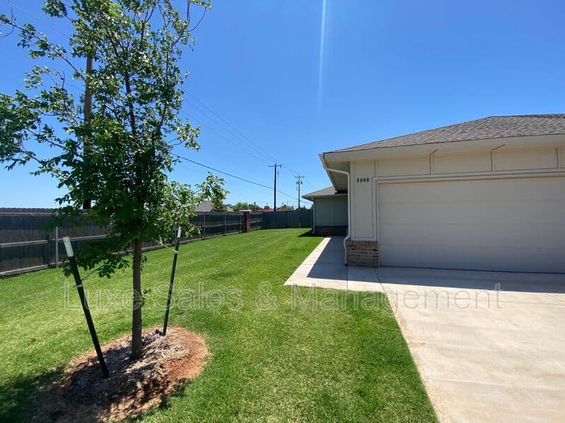 Okahoma City House: 8000 NW 110th Dr