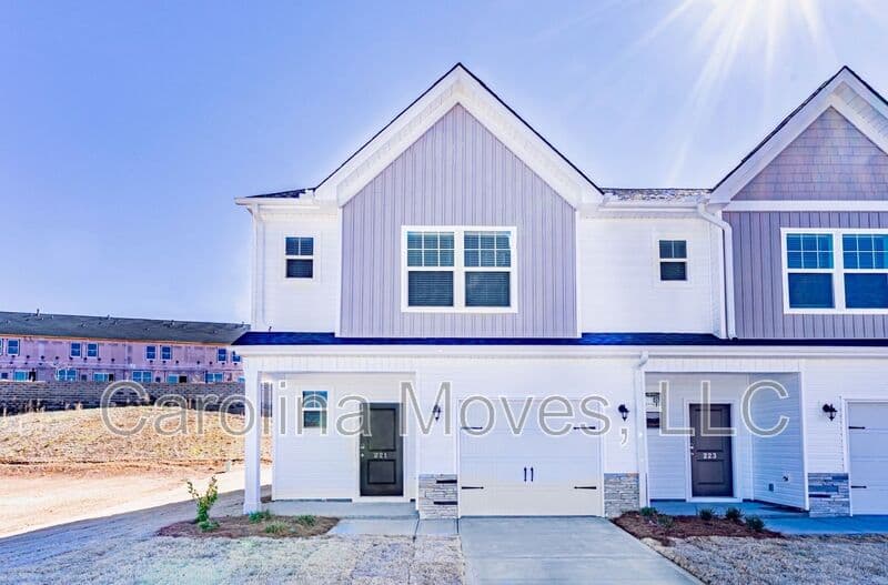 Duncan Townhome: 221 Stone Fruit Court