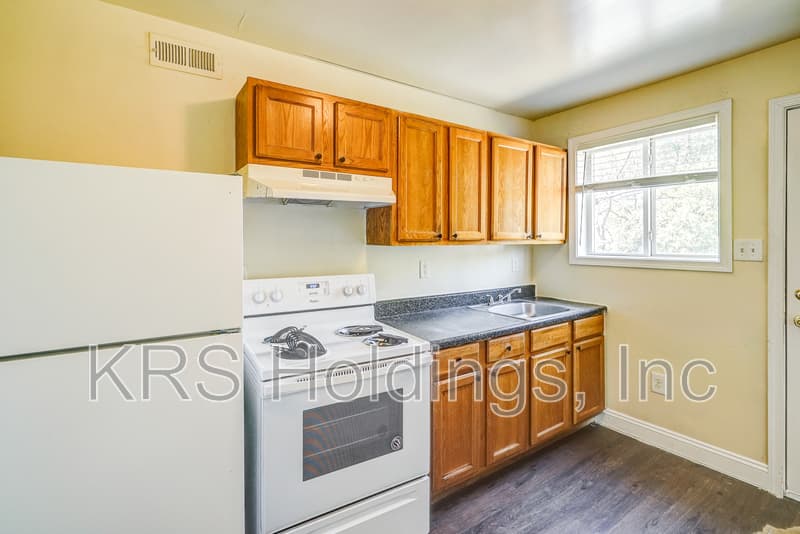 Richmond Condo: 2108 Phaup St