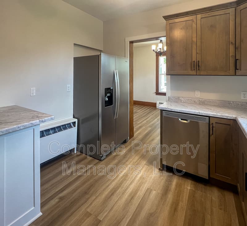 Albert Lea House: 711 Clausen Avenue