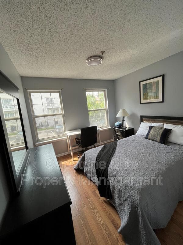 Newark Condo: Society Hill Quad - Standard Room
