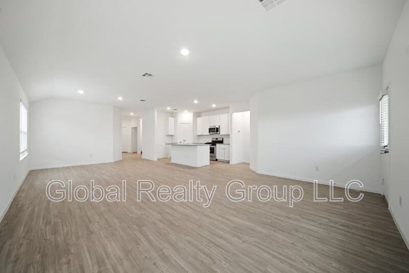 Seguin House: 9105 Navarro Vis