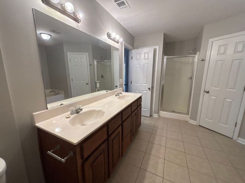 Cordova House: 1605 Far Dr