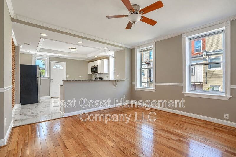 Baltimore House: 1120 N Lakewood Ave