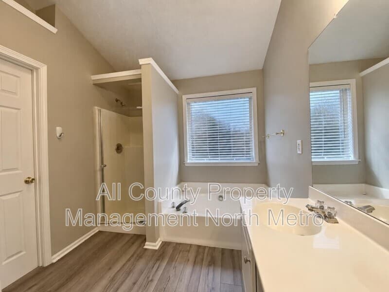 Alpharetta House: 1095 Winthrope Chase Drive