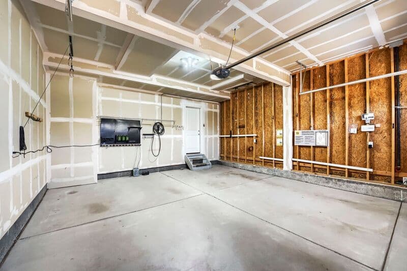 Aurora House: 6181 N Malaya St