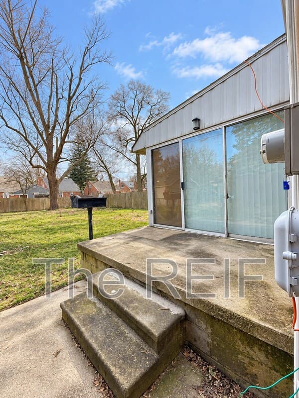 Detroit House: 17712 Lenore Avenue