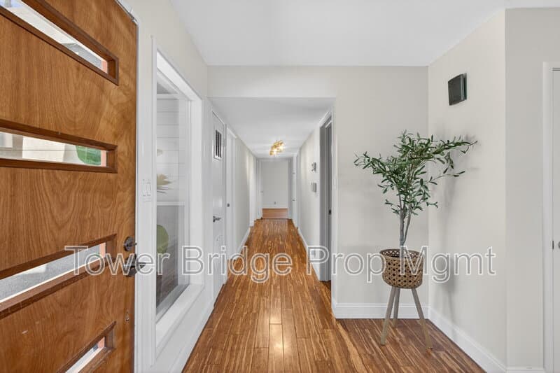 Fair Oaks House: 3937 Orangewood Dr