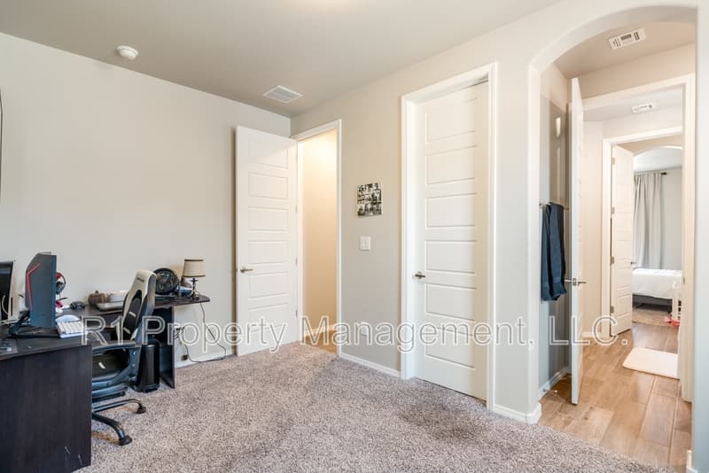 Los Lunas House: 3771 Santa Fe Trail