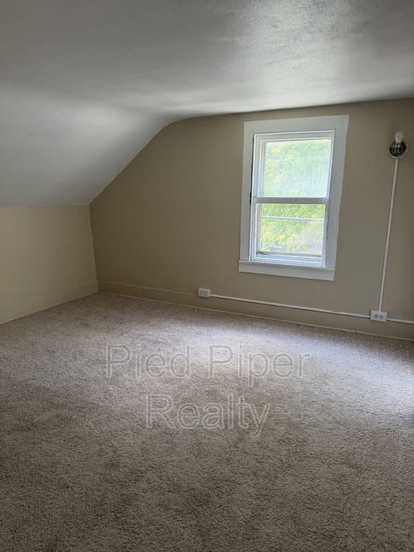 Freeport House: 315 W Douglas St