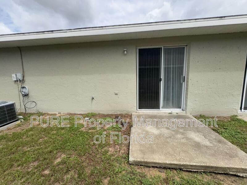 Ocala House: 7455 Midway Terrace