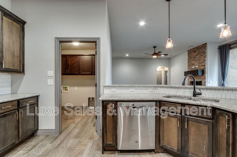 Edmond House: 6133 Oxnard St