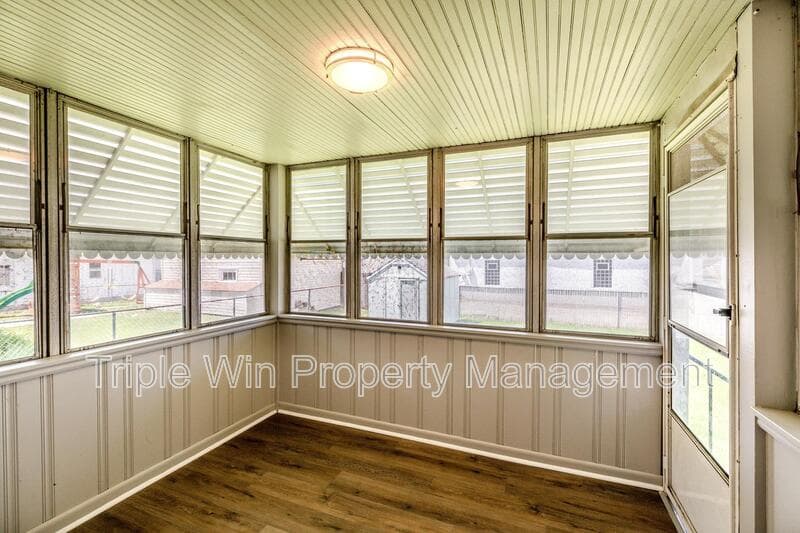 Saint Louis House: 8601 Virgil Ave