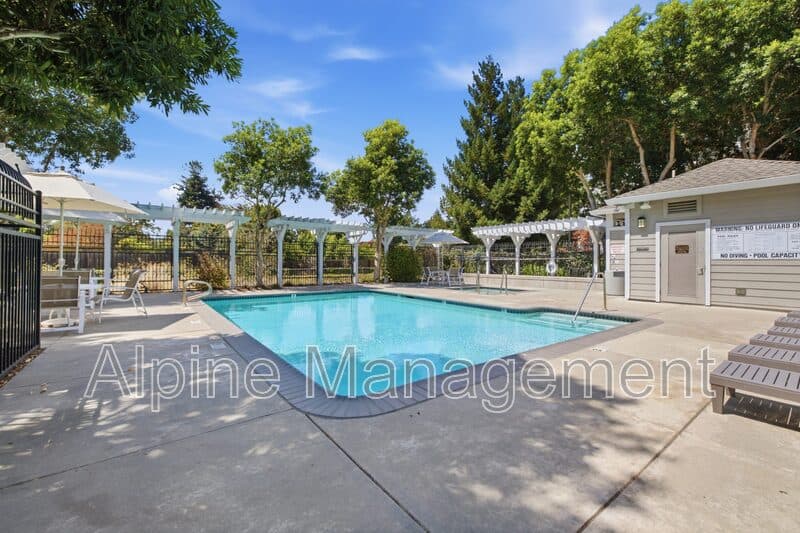 East Palo Alto Condo: 1982 West Bayshore Road - Main