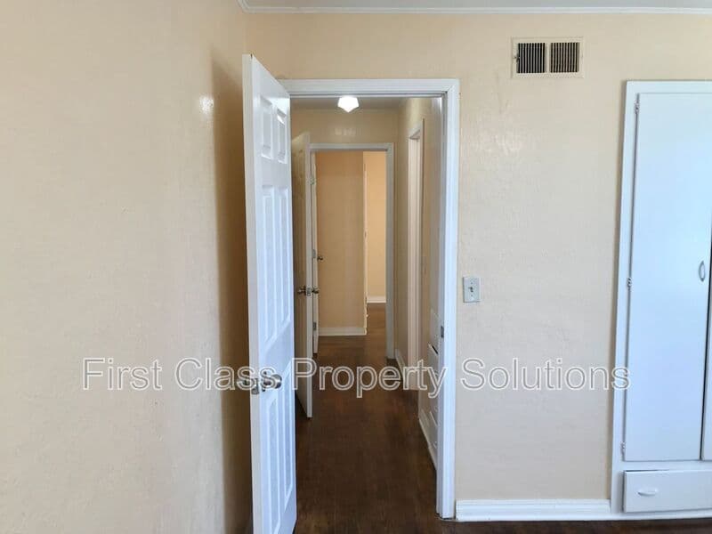Oklahoma City House: 2312 N Meridian Ave
