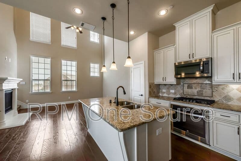 Lewisville House: 290 Almanor Street