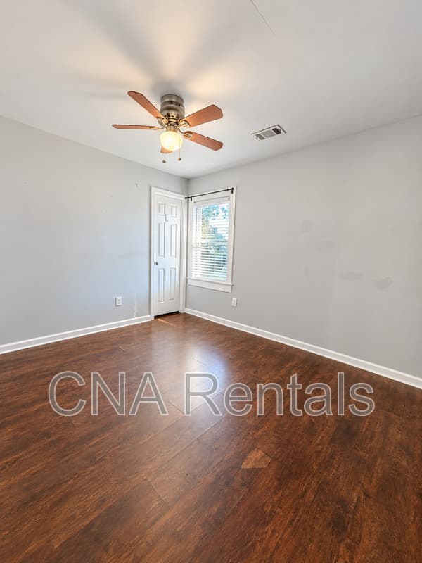Smyrna House: 584 Taylor Dr SE