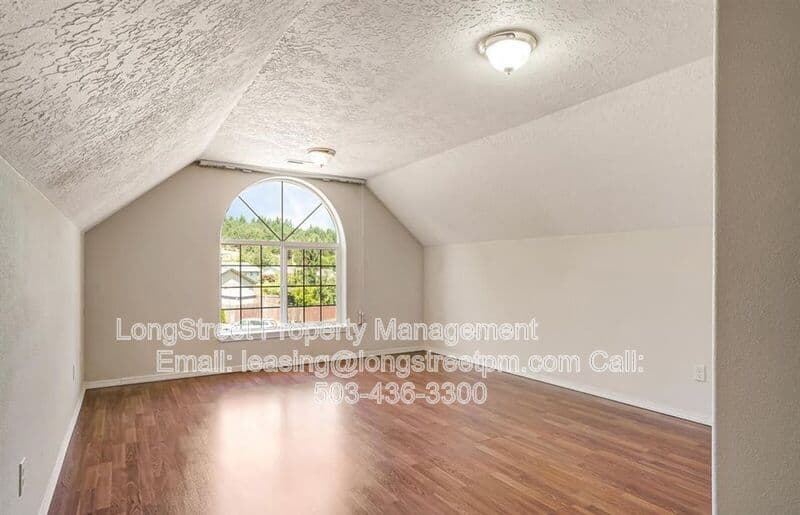 Adair Village House: 332 NE Carmen Pl