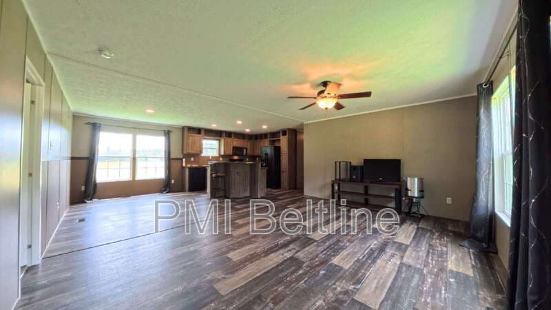 Douglasville House: 166 Clonts Road