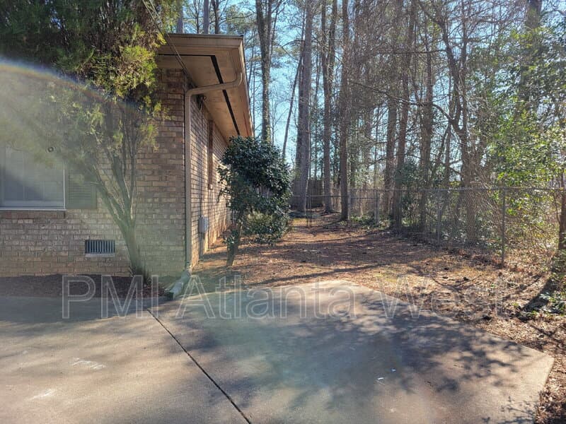 Stone Mountain House: 4757 Fellswood Dr