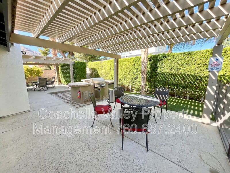 Palm Springs House: 372 W Dominguez Rd