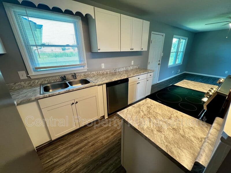 Spartanburg House: 104 Madison Circle