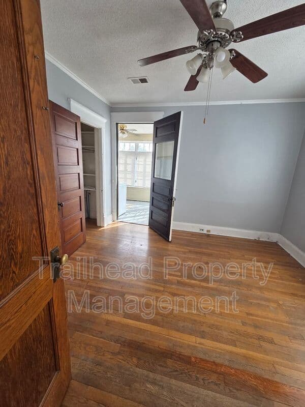 Kansas City House: 219 N Monroe
