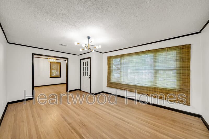 Columbia Condo: 1911 Cermack St