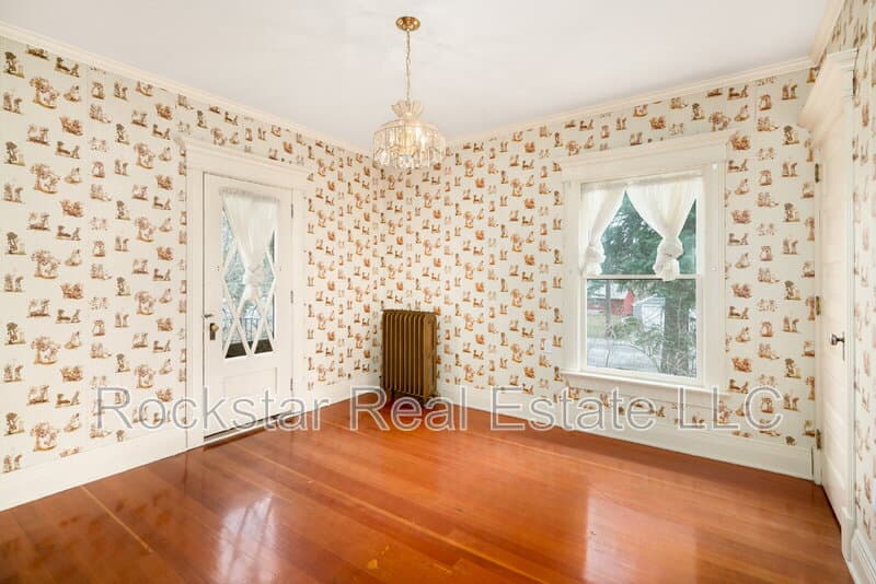 Spokane House: 4235 E Hartson Ave