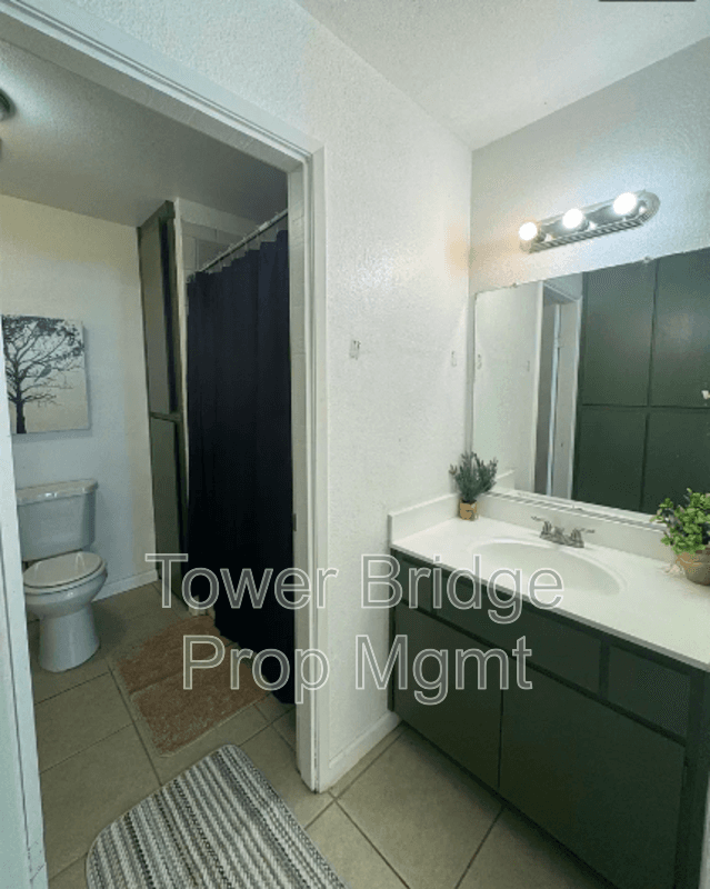 Sacramento House: 7516 Whisperwillow Drive
