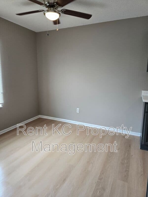 Smithville Condo: 208 W. Main Street