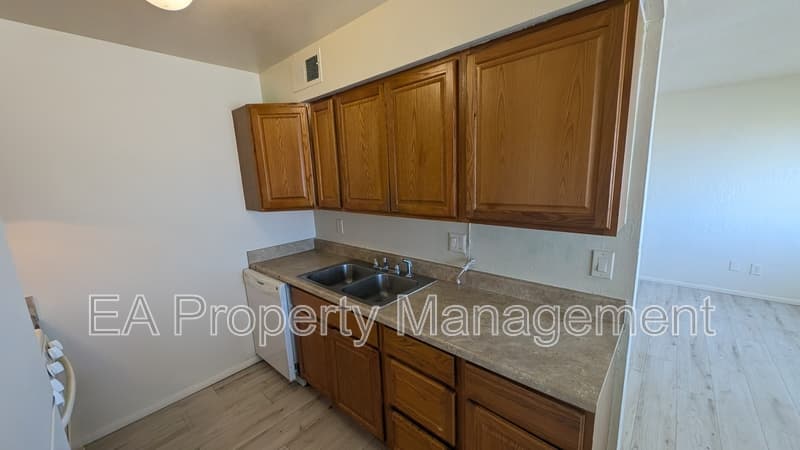 Albuquerque House: 812 Chelwood Park Blvd NEUnit D