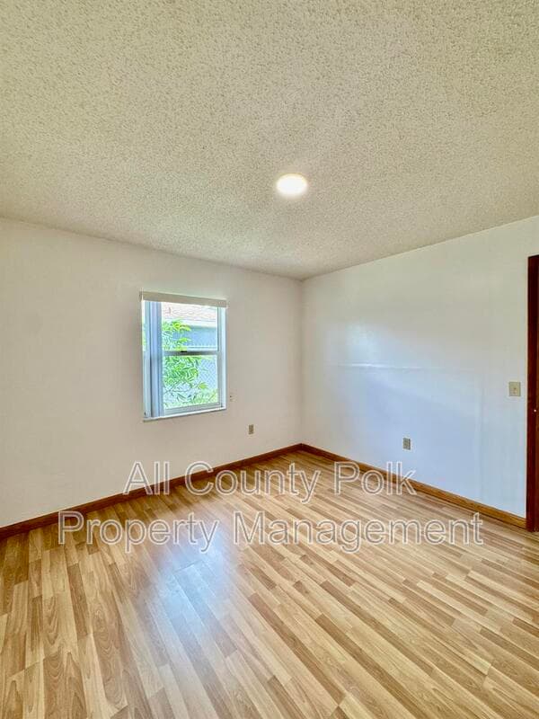 Lakeland House: 3919 Lehman Ct