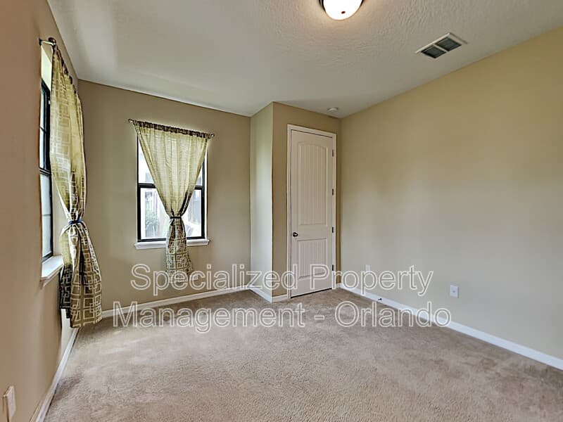 Windermere House: 12986 Holdenbury Ln