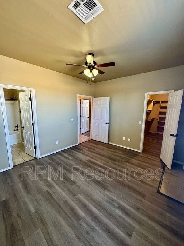 Mustang Condo: 157 Bison Court Way