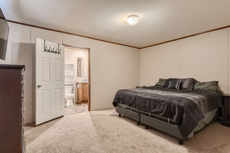 Dale House: 517 Crossroads Drive