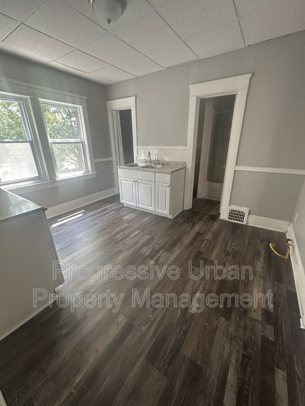 Cleveland Condo: 4609 Behrwald Avenue - Upstairs