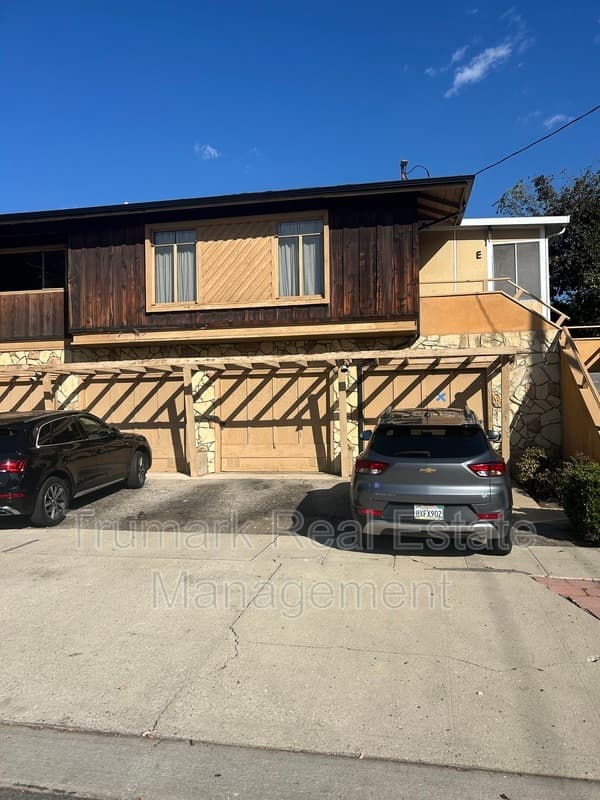 Studio City Condo: 12426 Moorpark St