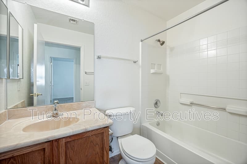 Vail House: 796 South Painted River Way