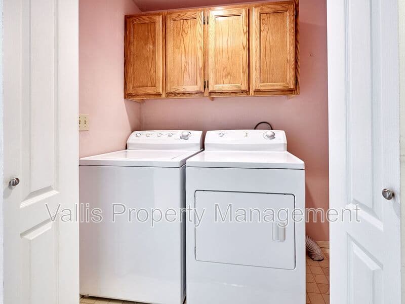 Salem House: 5877 Cobalt Loop Southeast
