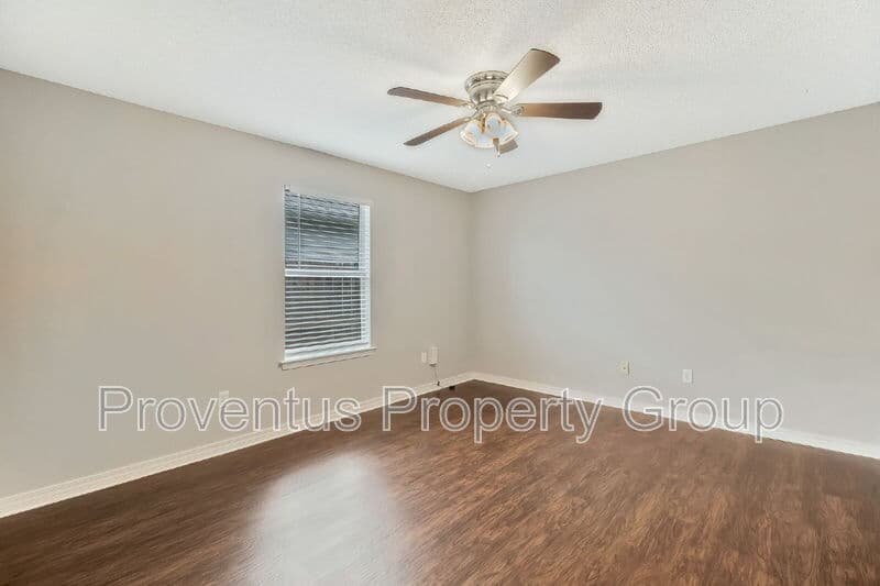 Navarre House: 2058 Catline Circle