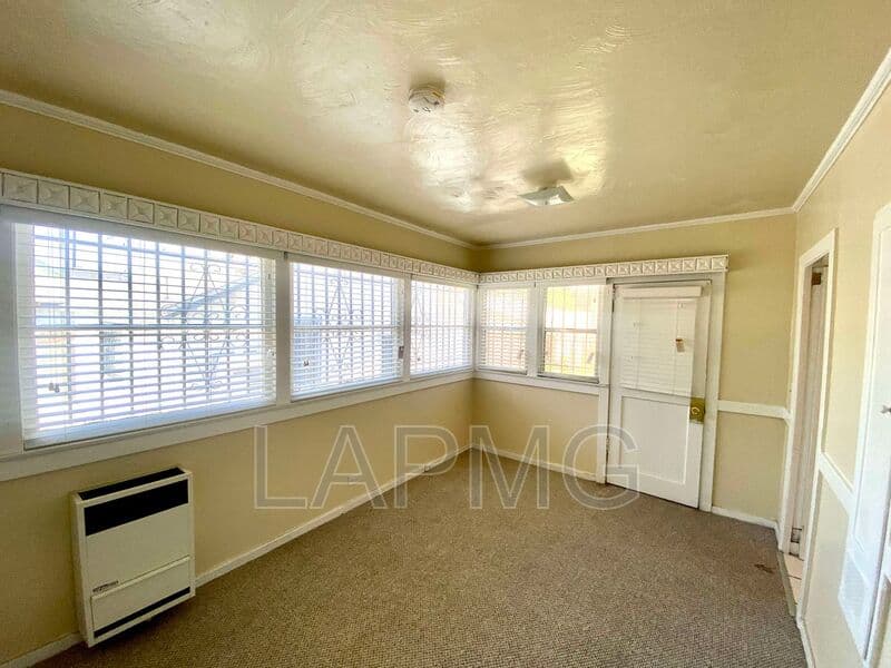 Los Angeles House: 1513 W 45th St