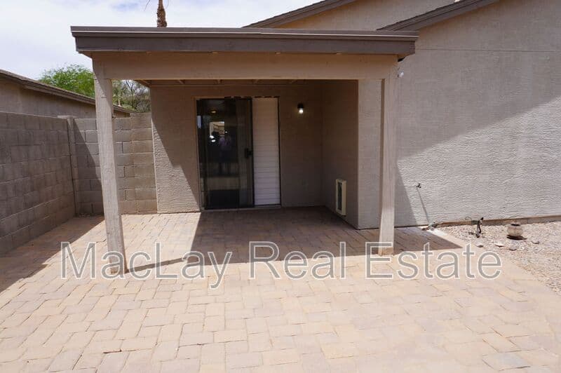 San Tan Valley House: 983 E Denim Trail