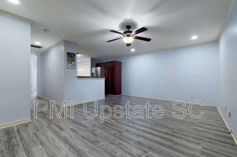 Taylors Townhome: 1122 E Lee Rd