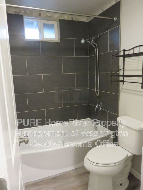 Lakewood House: 15301 Portland Avenue SW
