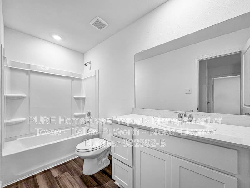 Melissa House: 2213 Burnwood St