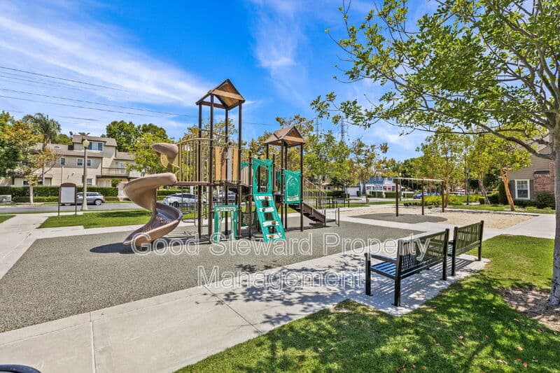 Ladera Ranch House: 6 Lindenwood Farm