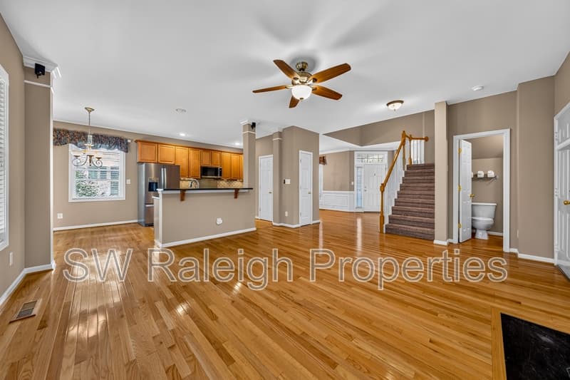 Apex House: 1412 Willow Leaf Way