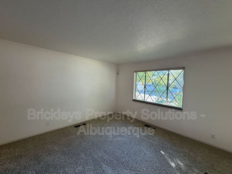 Albuquerque House: 7121 Edwina Ave NE